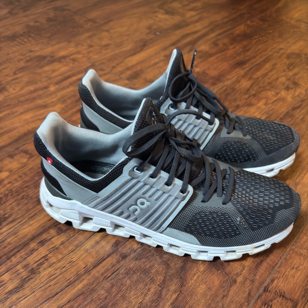 Men’s On cloud swift size 9
